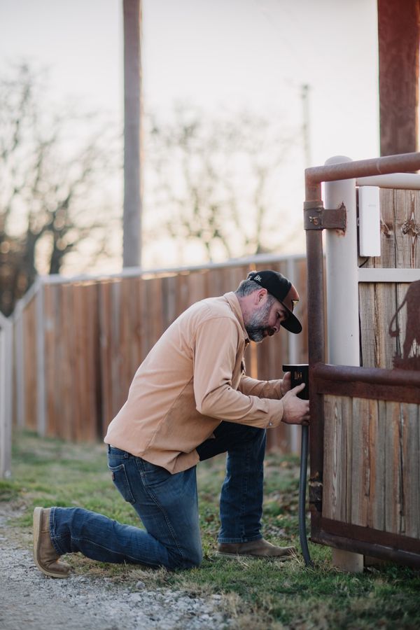 Professional gate hinge installation service